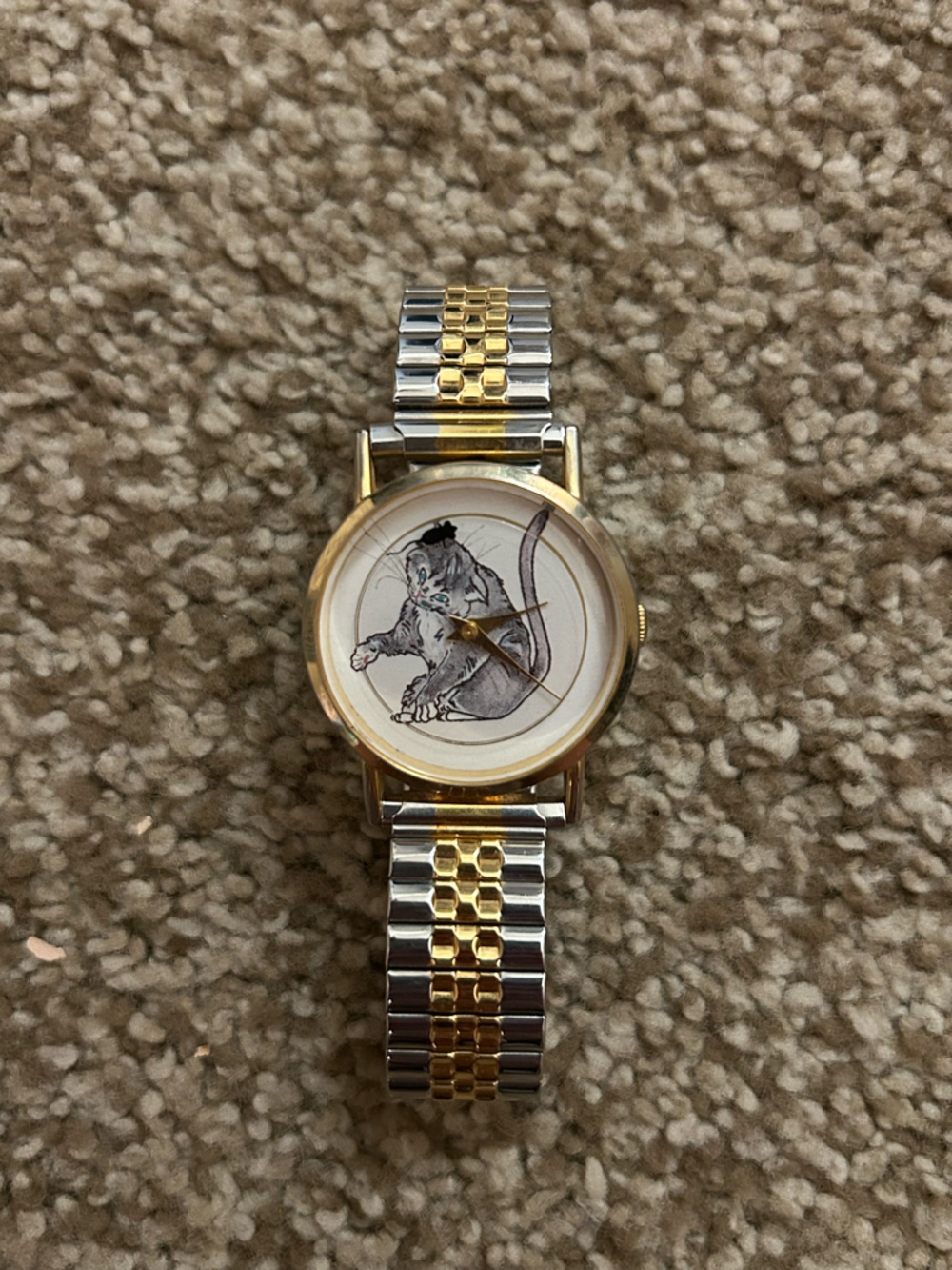 Two-Tone Cat Illustration Wristwatch - Gold & Silver Stainless Steal